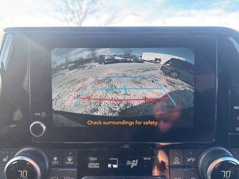 Used 2023 Toyota Highlander L image 37