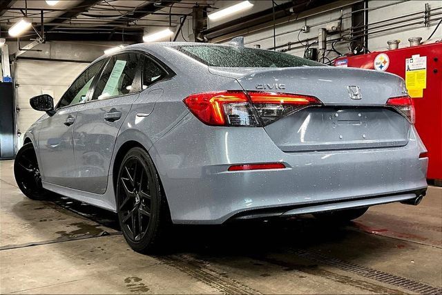 Used 2024 Honda Civic Sport image 3