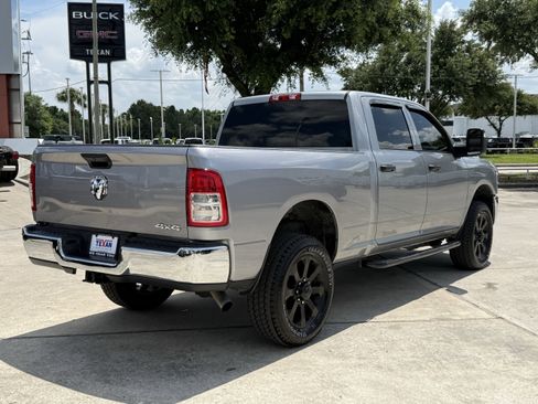 Used 2024 RAM 2500 Tradesman w/ Chrome Appearance Group AWD/4WD image 5