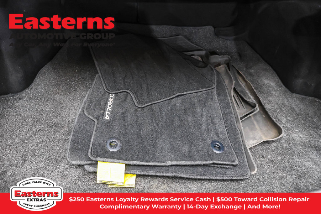 Used 2021 Toyota Corolla LE w/ Carpet Mat Package (TMS) FWD image 10