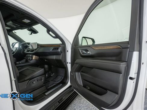 Used 2024 Chevrolet Suburban High Country w/ Advanced Technology Package AWD/4WD image 40