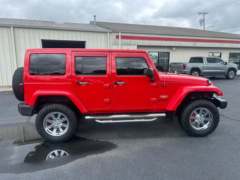 Used 2015 Jeep Wrangler Unlimited Sahara w/ Connectivity Group AWD/4WD image 4