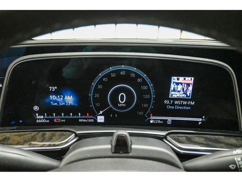 Used 2024 Cadillac Escalade Premium Luxury AWD/4WD image 15