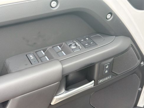 New 2026 Land Rover Defender 110 X-Dynamic SE AWD/4WD image 22