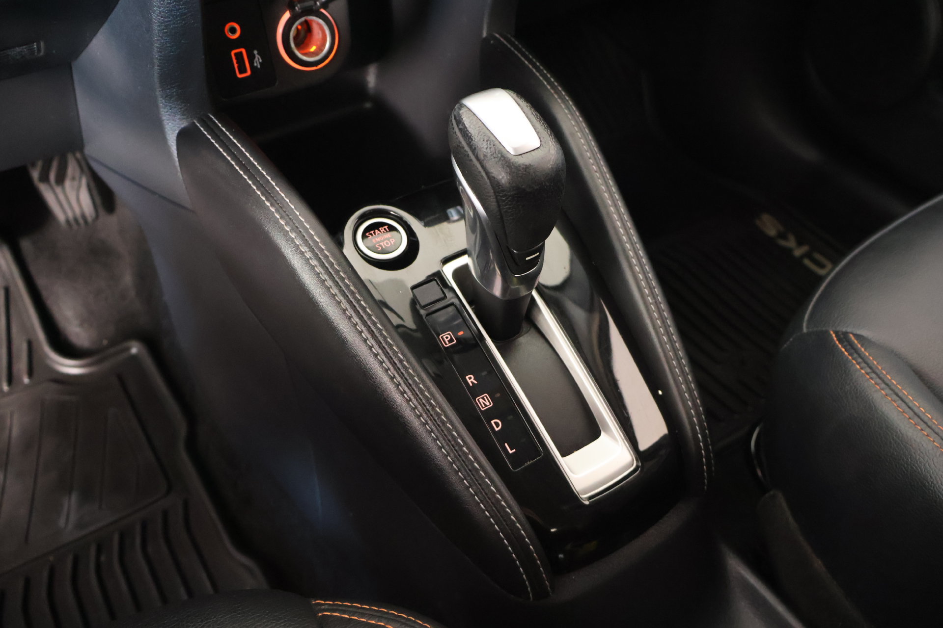 Used 2019 Nissan Kicks SR w/ SR Premium Package FWD image 8