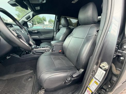 Used 2019 Toyota Tacoma TRD Sport w/ Technology Package AWD/4WD image 10