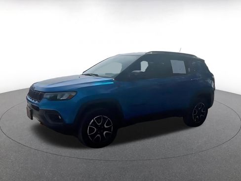 Used 2025 Jeep Compass Trailhawk AWD/4WD image 8