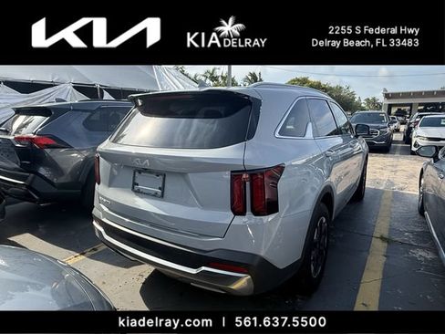 Certified 2024 Kia Sorento S w/ Panoramic Sunroof Package FWD image 2