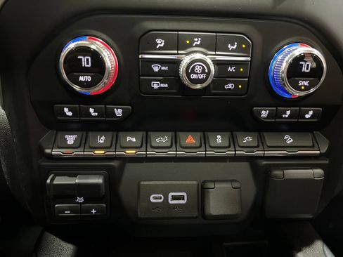Certified 2021 GMC Sierra 3500 Denali w/ Denali Ultimate Package AWD/4WD image 32