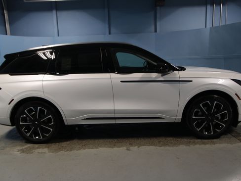 New 2026 Lincoln Nautilus Reserve image 38