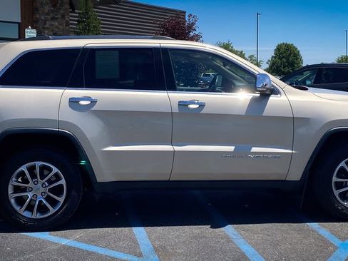 Used 2015 Jeep Grand Cherokee Limited w/ Trailer Tow Group IV AWD/4WD image 11