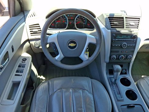 Used 2011 Chevrolet Traverse LS FWD image 18