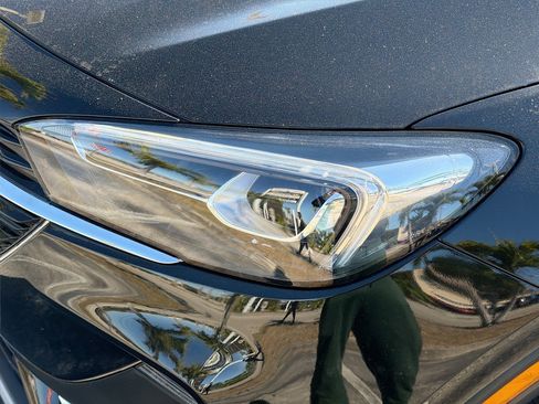 Used 2023 Buick Encore GX Essence w/ Experience Buick Package image 9