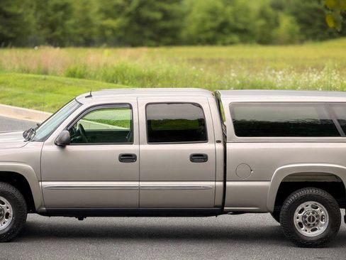 Used 2003 GMC Sierra 1500 SLT w/ SLT Preferred Equipment Group AWD/4WD image 4