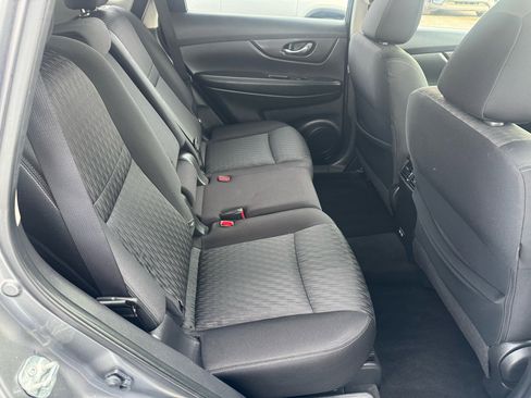 Used 2019 Nissan Rogue SV image 11