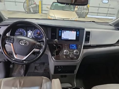 Used 2016 Toyota Sienna XLE Premium w/ Protection Package FWD image 3