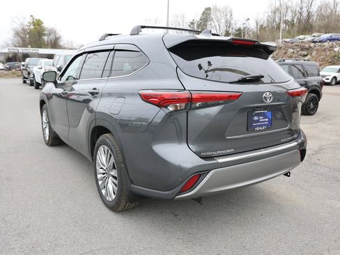 Used 2023 Toyota Highlander Platinum AWD/4WD image 5
