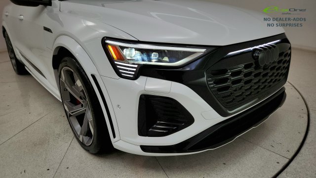 Used 2024 Audi Q8 e-tron Premium AWD/4WD image 21