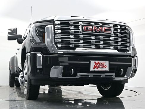 New 2026 GMC Sierra 3500 Denali w/ Denali Reserve Package image 30
