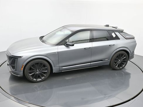 New 2026 Cadillac Lyriq V image 24