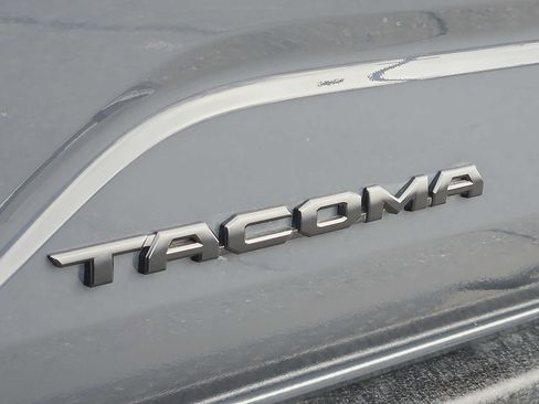 Used 2025 Toyota Tacoma TRD Sport image 30