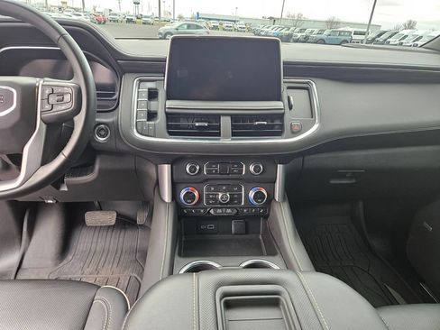 Used 2023 GMC Yukon XL SLT AWD/4WD image 18