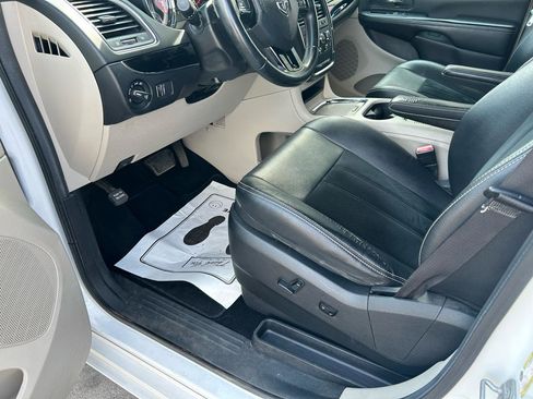 Used 2017 Dodge Grand Caravan SXT image 10