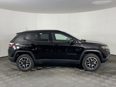 Used 2024 Jeep Compass Trailhawk w/ Trailhawk Convenience Group image 5