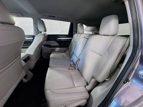 Used 2016 Toyota Highlander Plus AWD/4WD image 16