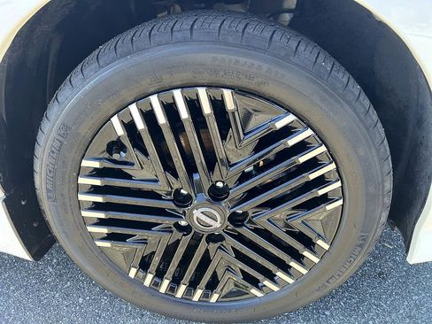 Certified 2023 Nissan Leaf SV Plus image 25