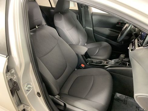 Used 2022 Toyota Corolla LE FWD image 29