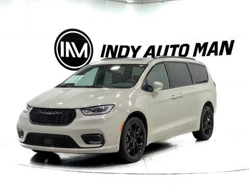 Used 2021 Chrysler Pacifica Limited w/ S Appearance Package AWD/4WD image 8