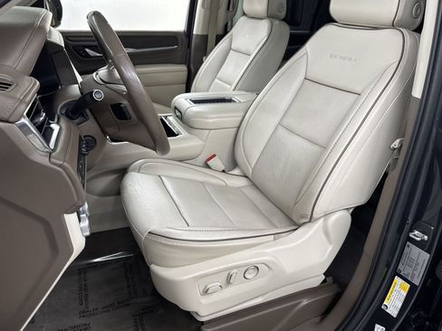 Used 2021 GMC Yukon XL Denali w/ Denali Premium Package image 4