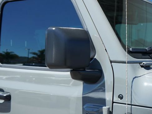 Used 2020 Jeep Wrangler Unlimited Sahara AWD/4WD image 14