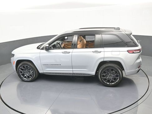 New 2025 Jeep Grand Cherokee Summit image 47
