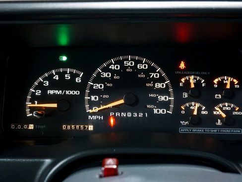 Used 1998 Chevrolet Silverado 1500 4x4 Regular Cab w/ Preferred Equipment Group 2 image 19