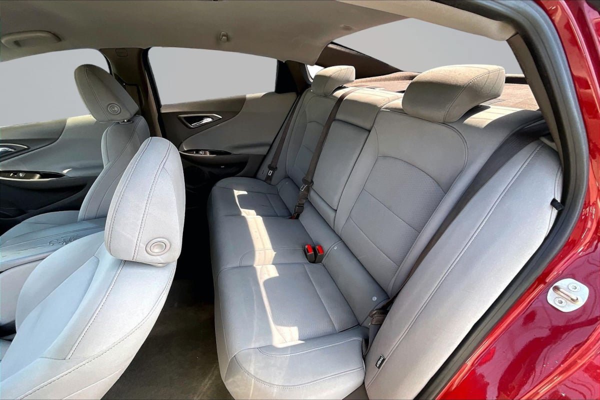 Used 2016 Chevrolet Malibu LT FWD image 25