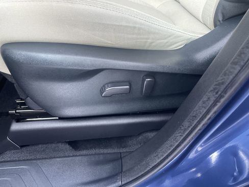 Used 2019 Subaru Ascent Premium image 12