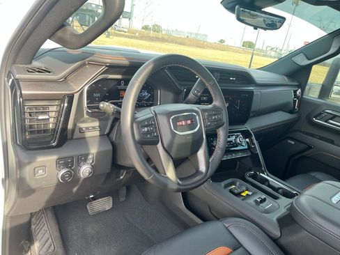 Used 2024 GMC Sierra 2500 AT4 w/ AT4 Premium Plus Package image 17