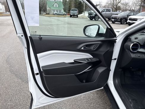 New 2026 Chevrolet Trax LT w/ LPO, Blackout Package image 10