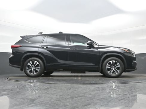 Used 2022 Toyota Highlander XLE image 33