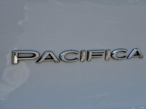 Certified 2022 Chrysler Pacifica Touring-L FWD image 32