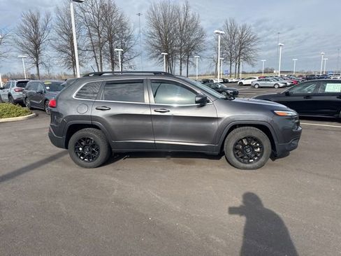 Used 2015 Jeep Cherokee Latitude image 10