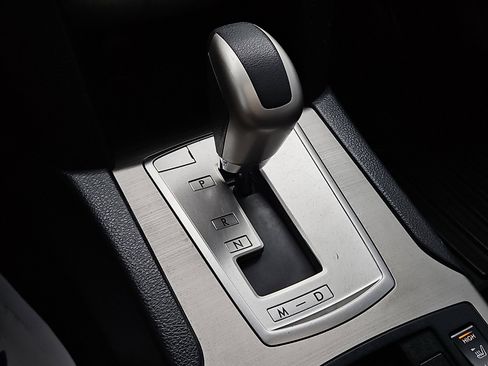 Used 2011 Subaru Outback 2.5i Limited image 15