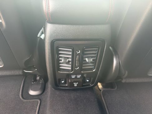 Used 2025 Dodge Durango GT AWD/4WD image 33