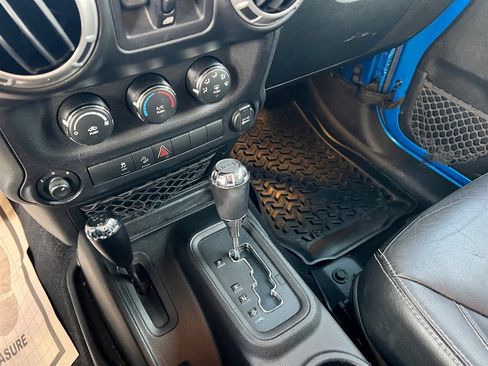 Used 2015 Jeep Wrangler Unlimited Sport image 26