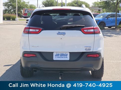 Used 2015 Jeep Cherokee Latitude w/ Comfort/Convenience Group AWD/4WD image 13