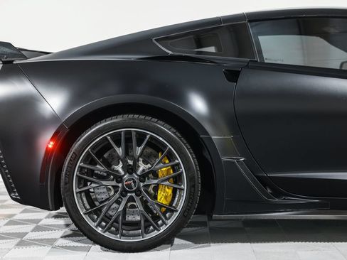 Used 2016 Chevrolet Corvette Z06 w/ 3LZ Preferred Equipment Group RWD image 3