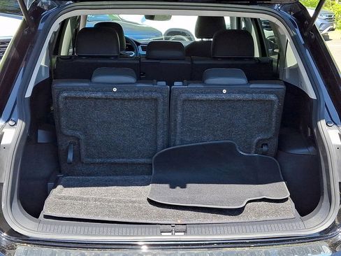 Certified 2023 Volkswagen Tiguan SE FWD image 28