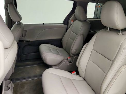 Used 2017 Toyota Sienna XLE Premium AWD/4WD image 20